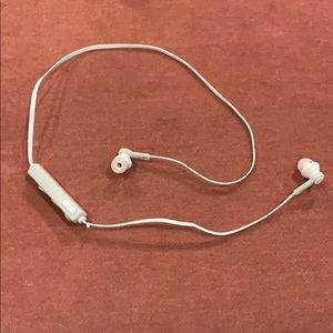 NWOT Attached wireless earbuds